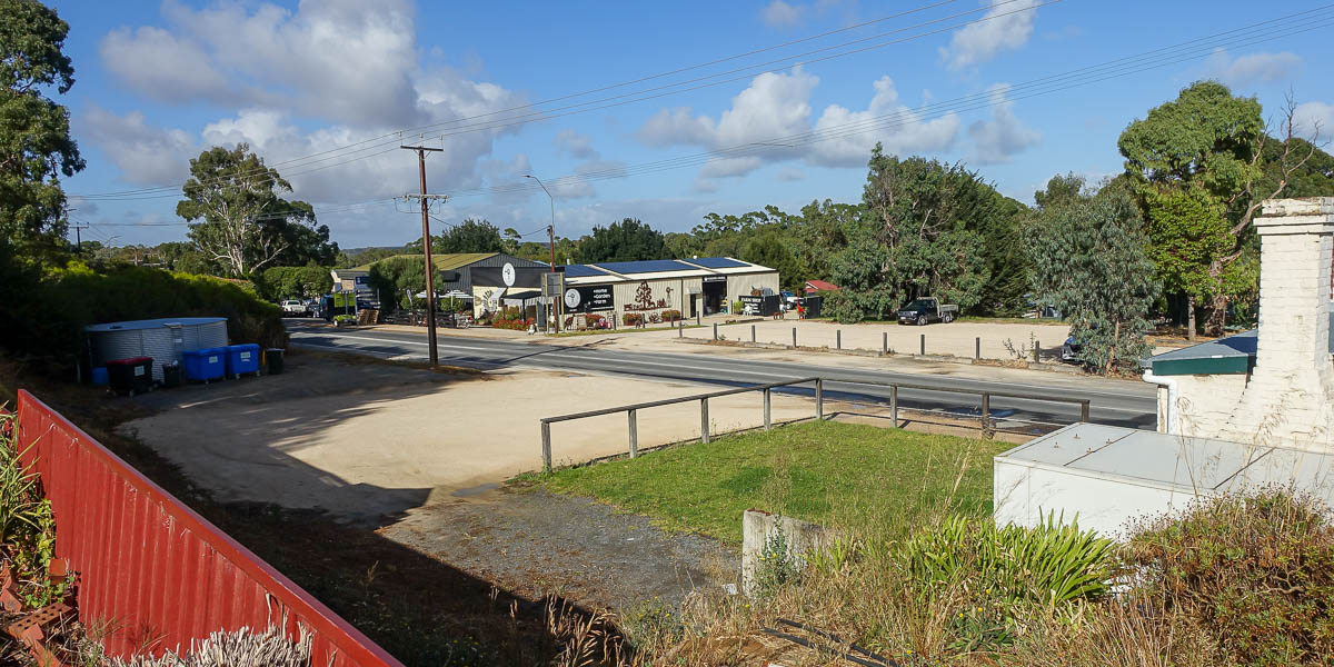 Hagen Arms Hotel and Vacant Land (optional purchase)  Photo